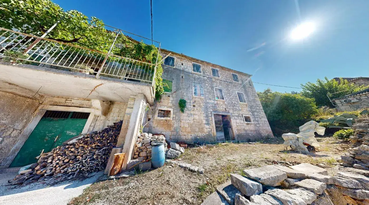 Altes Steinhaus in Dol auf Brač, Außenansicht aus dem 3D-Rundgang